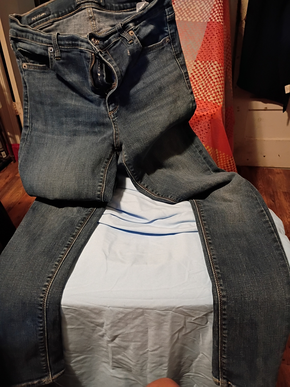 Lucky Brand Straight Leg Jeans in Medium Blue Wash